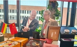 郑州旅游职业学院非遗作品被收藏