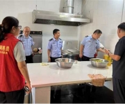 桐柏县回龙乡：开展联合检查 守护师生开学“第一餐” 安全