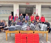 桐柏县回龙乡人大主席团开展重阳节慰问老人活动