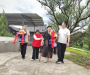 红军后代看望先烈：杨梅头村的特殊“朝圣”