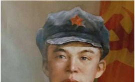 草地里那颗“人体洋葱头”