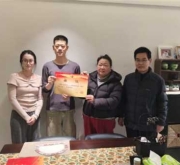 南阳市卧龙区梅溪街道:喜报传家门 榜样立梅溪