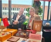 郑州旅游职业学院非遗作品被收藏