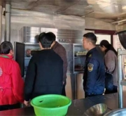 桐柏县城郊乡：“舌尖安全”不松懈！城郊乡突击检查食堂