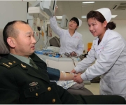 河南省郑州市退役军人王晓二十三年坚持无偿献血—— 涓涓爱心汇入“生命的河流”