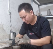 窑火淬炼匠心 十年奔赴青韵——记汝瓷青年匠人樊世恒