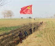 郏县长桥镇坡赵村组织开展“党群连心 沟渠连通”主题党日活动