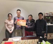 南阳市卧龙区梅溪街道:喜报传家门 榜样立梅溪