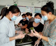 郏县长桥镇一中：粽香话端午 家校共育人