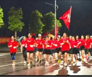 热血奔跑筑梦中国 方城龙城跑团彻夜接力献礼祖国76华诞