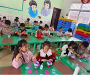 唐河县苍台镇第一幼儿园：爱在五月天，情暖母亲节