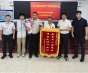 南阳市第十完全学校高中部召开2025届高三优秀学子座谈活动