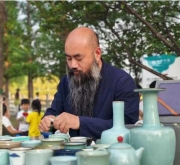 以锔钉缝合岁月裂痕，用匠心唤醒残缺之美——记平顶山市非遗传承人闫武辉