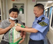 人民铁路为人民  拾金不昧暖人心 武汉客运段周口至北京车队优质服务纪实