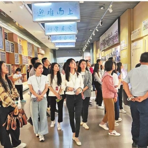 学习穆青 增强“四力”