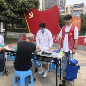 爱心义诊进社区