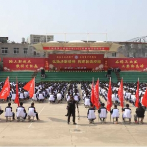 方城法院：法治阳光照校园 普法护苗助成长