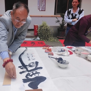 郏县冢头镇：丹青送温暖  书画度重阳