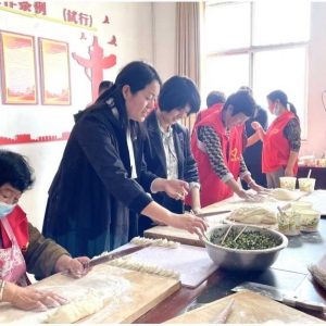 叶县田庄乡“饺子宴”暖了老人心