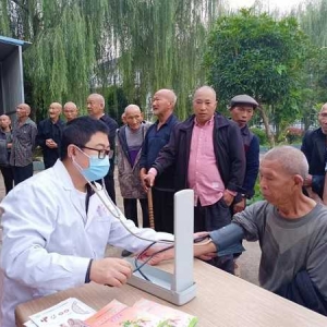淅川县寺湾镇卫生院开展“敬老月”主题义诊活动