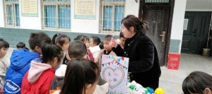 方城县第三小学开展2023年秋期  “爱心义卖”活动