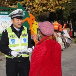 郸城交警开展122“全国交通安全日”主题宣传活动