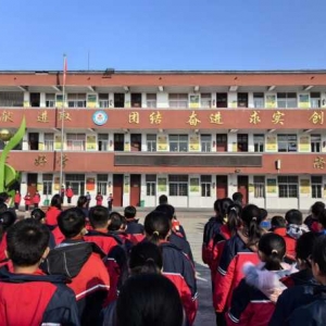 遂平县第一小学开展“凝聚社会力量，合力共抗艾滋”主题教育活动