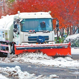 清积雪、促畅通、保安全 河南众志成城战风雪