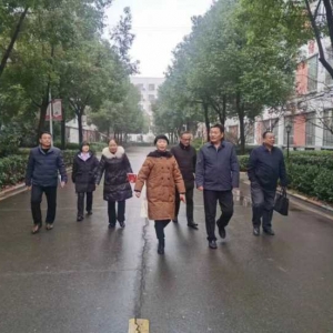 新蔡县委常委、统战部长张小歌到新蔡县实验中学召开思政课座谈会