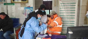 唐河县龙潭镇卫生院对辖区未体检监测户脱贫户进行再体检