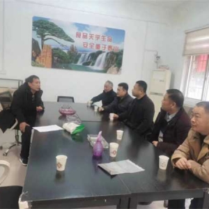 镇平县杨营司法所送法进企业，助力企业发展
