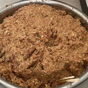 巧手包饺子 温暖迎冬至——罗山县庙仙乡中心学校开展包饺子活动