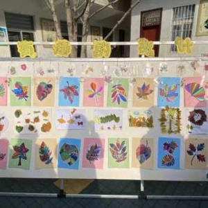 确山县第三小学“彩叶相伴，与叶共舞”有趣的树叶粘贴画深得孩子心