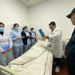 优化营商环境---- 方城县第二人民医院开展护理查房