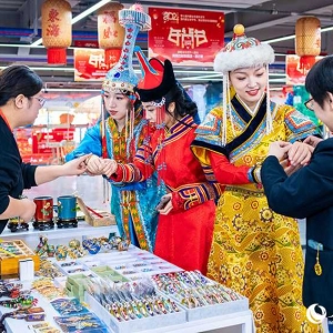 “非遗”年货节 红火迎新春