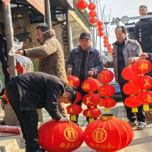 郏县冢头镇：大红灯笼高高挂 喜气洋洋乐农家