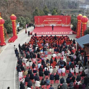桐柏县城郊乡：共话“村晚”迎新春  “双节”文化添活力