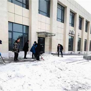 唐河县精神卫生康复医院：扫雪除冰暖人心