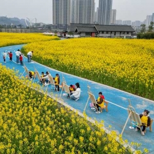 开学第一课约“绘”春天