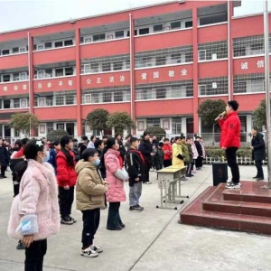 罗山县周党中心校南校区：消防演练进校园，防火安全记心间