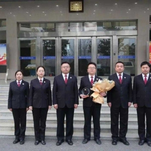 洛宁县人民检察院： 鲜花献“十佳”