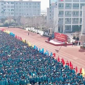 龙腾教育展宏图 启智润心谱新篇——正阳县第一实验学校开展2024年春季开学典礼暨表彰大会