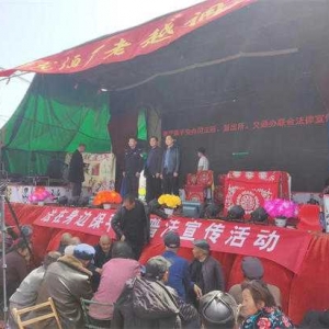 方城县博望镇： 自编“垫场戏”  庙会普法忙