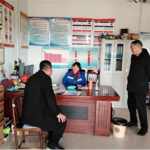 镇平县杨营镇：法律服务进企业 学法用法防风险
