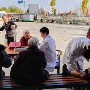 淅川县荆紫关镇卫生院：    暖“春”义诊  走进养老院