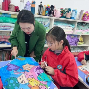驻马店第二实验小学：春风入画纸鸢飞 放飞希望共翱翔