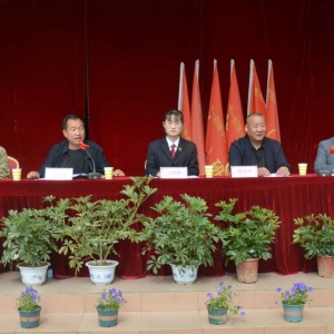 唐河县一初中西校区：法治进校园  法律伴我行