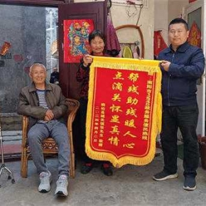 桐柏县城关镇：一根小拐杖，暖了群众心