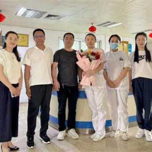 内乡县卫校附属医院：鲜花送天使  慰问暖人心