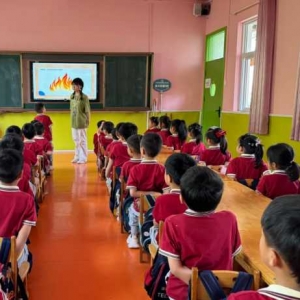 安全记我心 快乐伴成长——汝南师范学校附属小学幼儿园开展安全教育主题活动